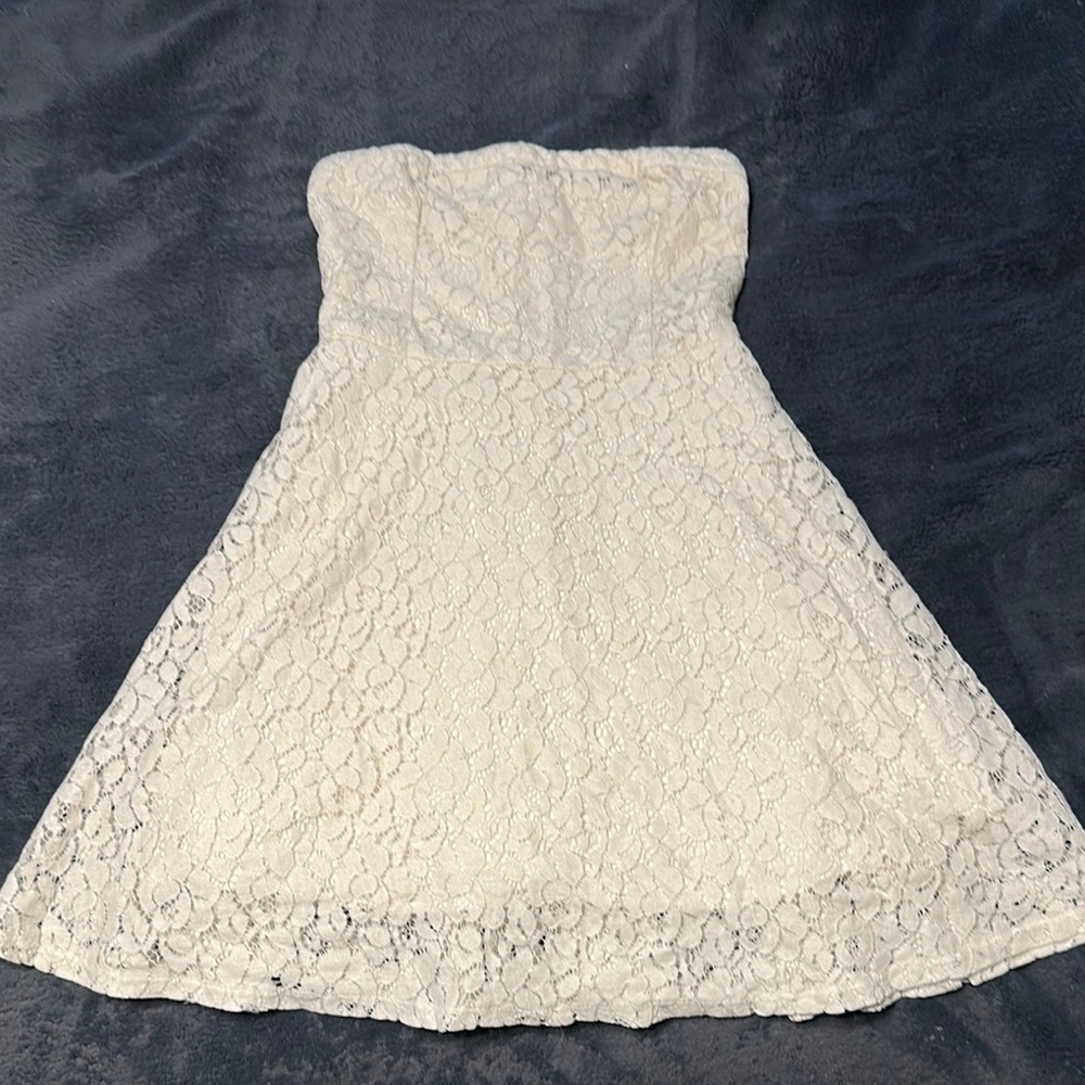 Elegant Cream Lace Strapless Dress